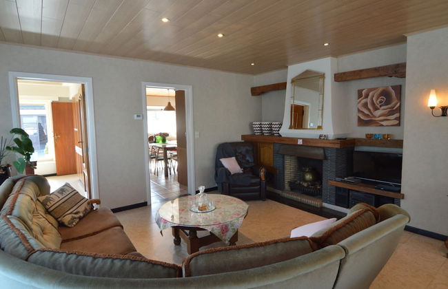 Family Home With Garden - Photo 6