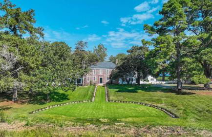 Vaux Hall Manor - 5BR Historic Farmhouse on Bay - Foto 1