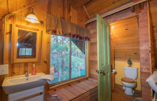 Far Enough Cabin - Chalet style cabin, walking distance to the trails! Foosball table! - Foto 28
