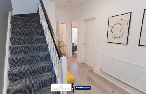 Award-Winning Four Bedrooms House, Parking, WiFi By Derby Short Term Rental Short Lets & Serviced Accommodation Derby - Foto 24