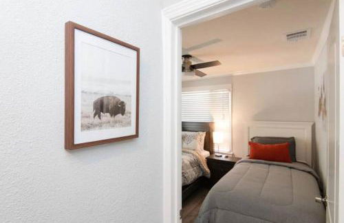 Chic Getaway Cozy Comfortable and Convenient with Two Bedrooms - Foto 35