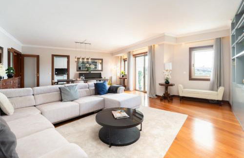 Elegant Riverfront Flat | Pool & Sports by Host Wise - Foto 24