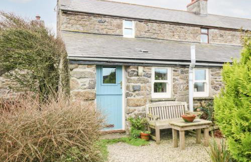 Gurnard's Cottage - Photo 1