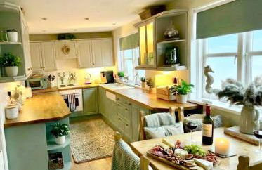 Romantic luxury Cottage right next to the ocean - Photo 2