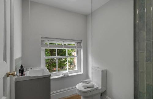 Stylish 4-Bed Apartment in Suffolk l Near Town - Foto 11