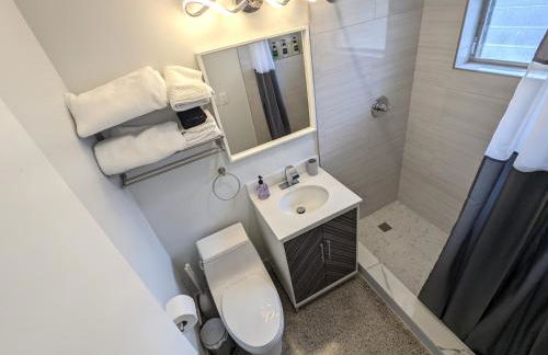 Paradise Awaits! Beach, King Bed, Private Yard & Workspace - Photo 7