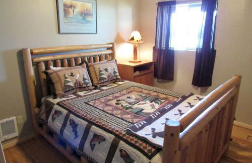 Scenic Vacation Cabin with 360° Mountain Views near Yellowstone National Park in Madison River Valley, Montana - Foto 21