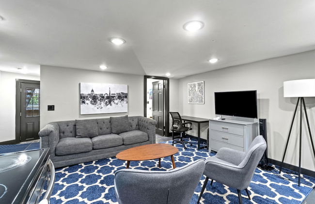 Historic DC Gem Spacious Rowhouse Private Patio - Photo 30