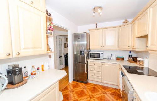 A Riverside Paradise in The City w Garden and Free Parking - A 2 Bed Home in London Sleeps 4! - Foto 14