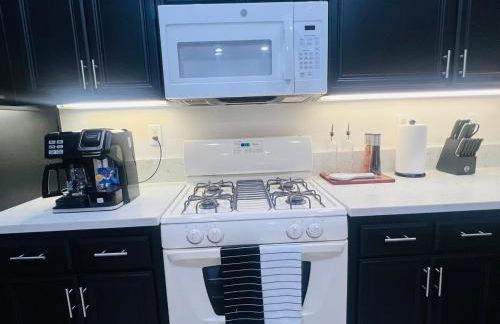 Stylish & Fully Renovated Home! - Foto 68