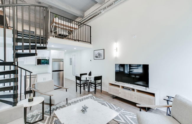 Sosuite 1BR Corner Loft w Park View Gym Lounge - Foto 1