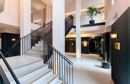 Designer Penthouse with City Views - Foto 22