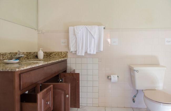 The Royal Kensington Villa - Photo 15