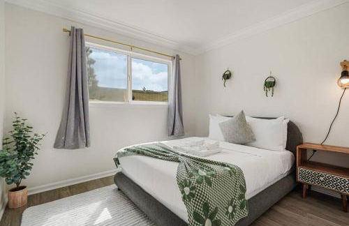 Charming 2BR Coastal Getaway in Pacifica - Photo 48