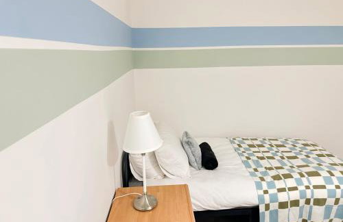 Spacious Luton Airport Accommodation - Perfect for Contractors, Families, Tourists & Long Stays - Foto 9