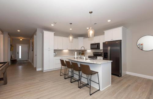 Topsider Condo w/ Stunning Lake Views, Shuffleboard & King Beds - Foto 13