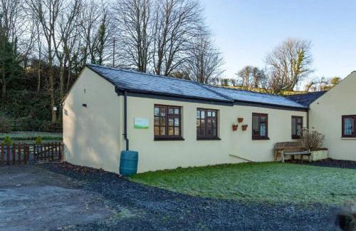 Cowslip Cottage Serenity with Jacuzzi - Photo 16