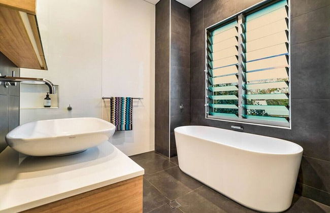 ZENLUX - 5BR Holiday Home with Pool - Foto 15