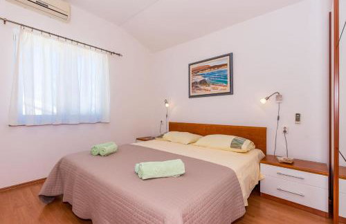 Apartments Ivan Sea View in Peaceful Lun - Photo 52