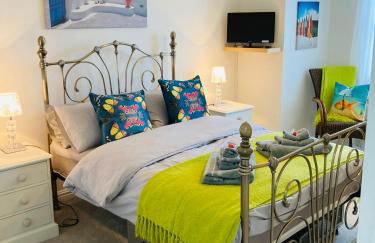 Stunning Seafront House with garden and private parking - Foto 29