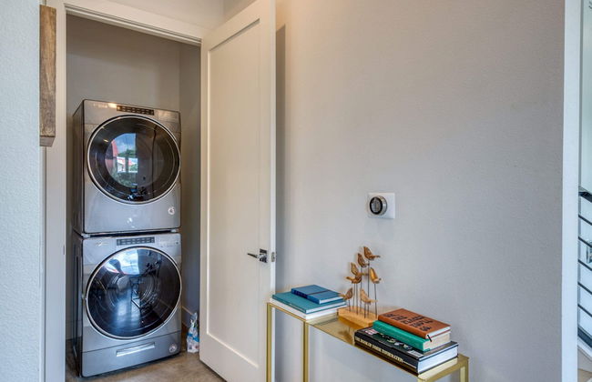 Contemporary Home Centrally Located Near Soco & DT - Foto 22