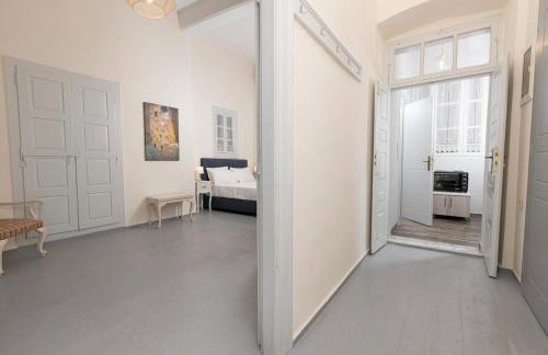Enalios Apt #2- Spacious Flat in the Heart of Town - Foto 10
