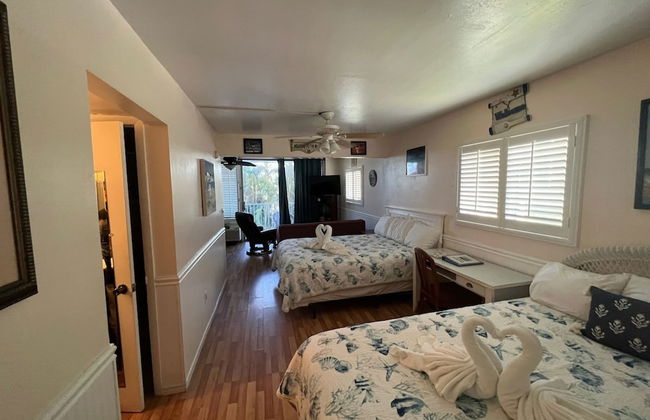 2 Bedroom Waterfront Pool Side - Photo 18