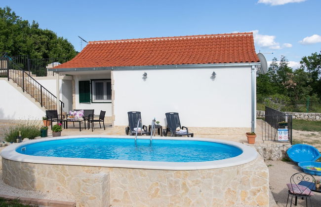 Serene Retreat Holiday Home With Pool - Foto 27