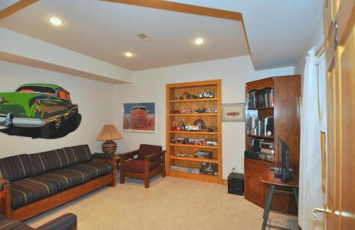 Redbud Keep - Unique Features, Movie Set Decor, Grill, Wifi, Family Friendly, Hiking, Billiard Table, Movie Theater Room, Fireplace, Golfing, View, 2 King Beds - Foto 62