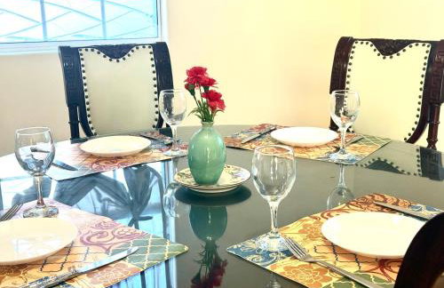 Spacious 3BR 3BA Home ,Sleep 9,3 Car Garage Garden Near DTLA Pasadena Hollywood - Foto 10