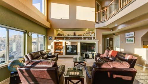 *H* 5BR Home Getaway w/HOT TUB ** - Foto 5