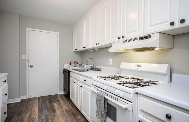 ATL Downtown 2B Condo with Free Parking - Foto 7