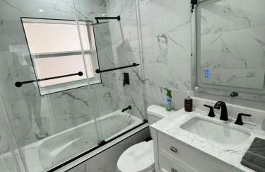 Luxury Pool Retreat Sleep 17 Near Beach - Foto 23