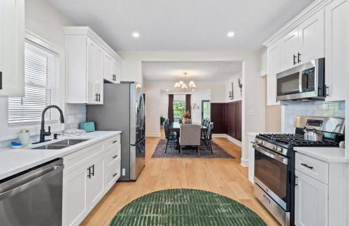 Spacious 4BR in Kamms Corners Cleveland - Game Room - Sleeps 9 - Foto 4