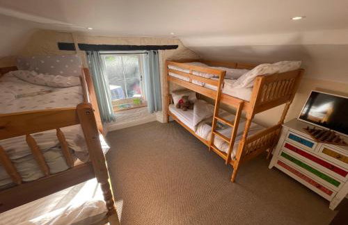 Large Historic Farmhouse in Rhondda Valley Perfect for Groups with Hot Tub - Foto 35