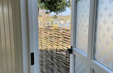 The Hut by the River - Foto 14