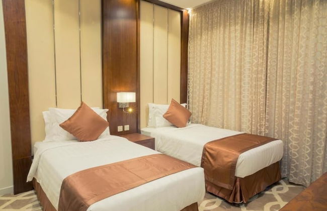 Ninety Two - Photo 6