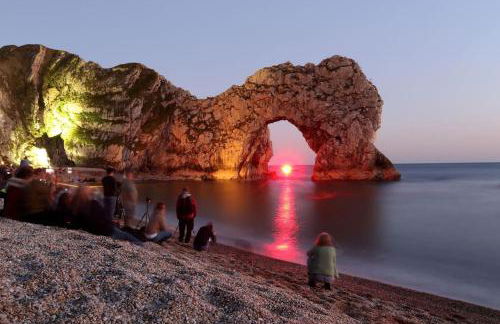 Spacious 5-Bedroom Victorian House Near Sandbanks - Sleeps 14, Parking & Garden - Foto 42