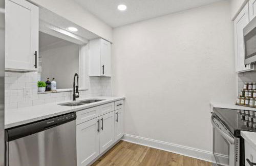 Sunny Palmetto Oasis: 4br Home With Private Pool 4 Bedroom Home by RedAwning - Photo 50