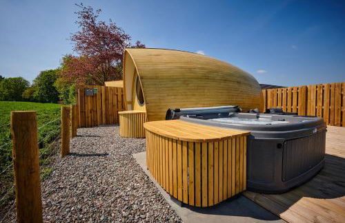 Luxury Hideaways - Photo 12