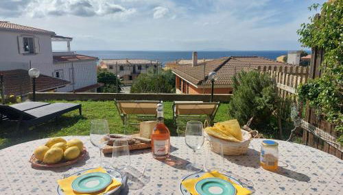 "Sardinia Blue Home" Vista mare, tramonti mozzafiato su Golfo Asinara, giardino, parking e Wi-Fi - Foto 3, sunbed, Garden view