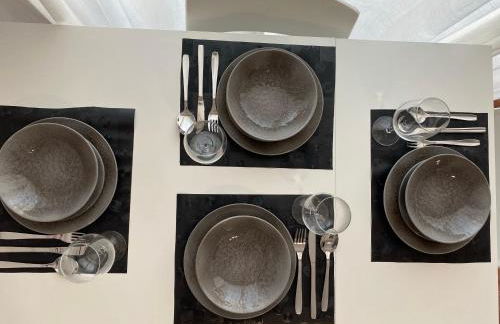 La Manga km 0, pisos estudios - planta baja - 100m de la playa - studio flats - ground floor - 100m from the beach, cada con bicis & tabla SUP, piscina & pádel & tenis & más - each with bikes & SUP board, pool & paddle & tennis & more - Foto 16