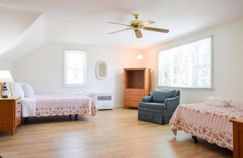 Beach Getaway with Private Backyard - Photo 20