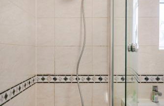 Westfield House, 2BR Sleeps 6, Oldham - Photo 12