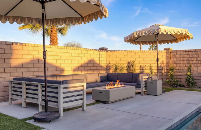 Desert Eden by Avantstay 6BR w/ Ensuite Backyard Oasis w/ Pool & Hot Tub! - Foto 22