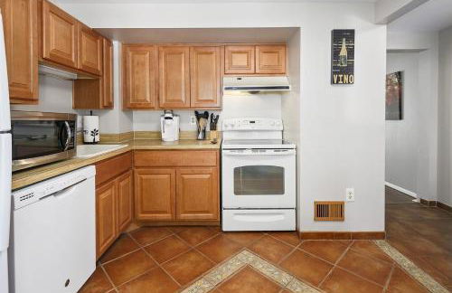 Townhome in No VA, 40 Mins to DC, Pets OK, Fast WiFi - Foto 6