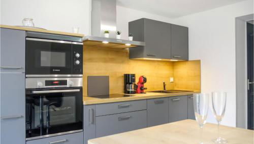 1 Bedroom Cozy Apartment In Pirou - Photo 5