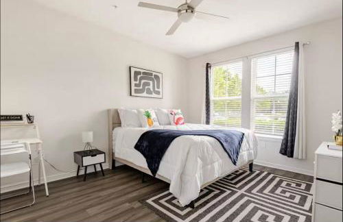 LuXury Stay | Pool + Gym + Fast Wi-fi - Foto 14