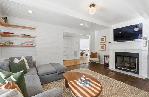 Relax in an upscale, renovated gem - Foto 7