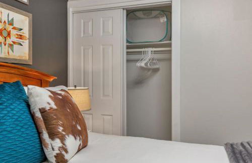 Backyard BBQ Retreat: Central 3bd - Prime Location - Foto 10